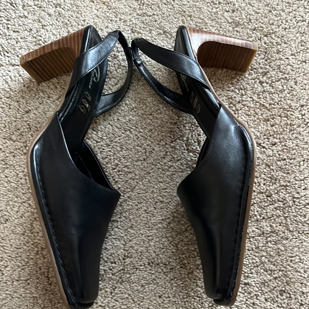 BATA Heels - Picture 3 of 5